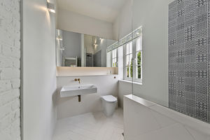 Ensuite- click for photo gallery